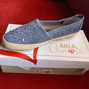 MIA denim blue espadrilles brand new in box 8.5